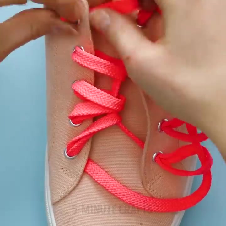 آموزش 15 روش ساده و جذاب برای بستن بند کفش های اسپرت