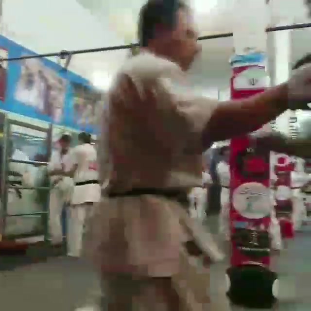 تمرین قهرمانان شورین کمپو کای کان کاراته ایران در آکادمی صالحی