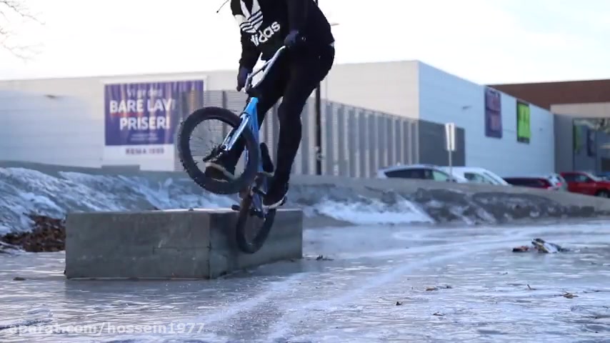 فیلم دوچرخه سواری حرفه ای در پیست یخ زده