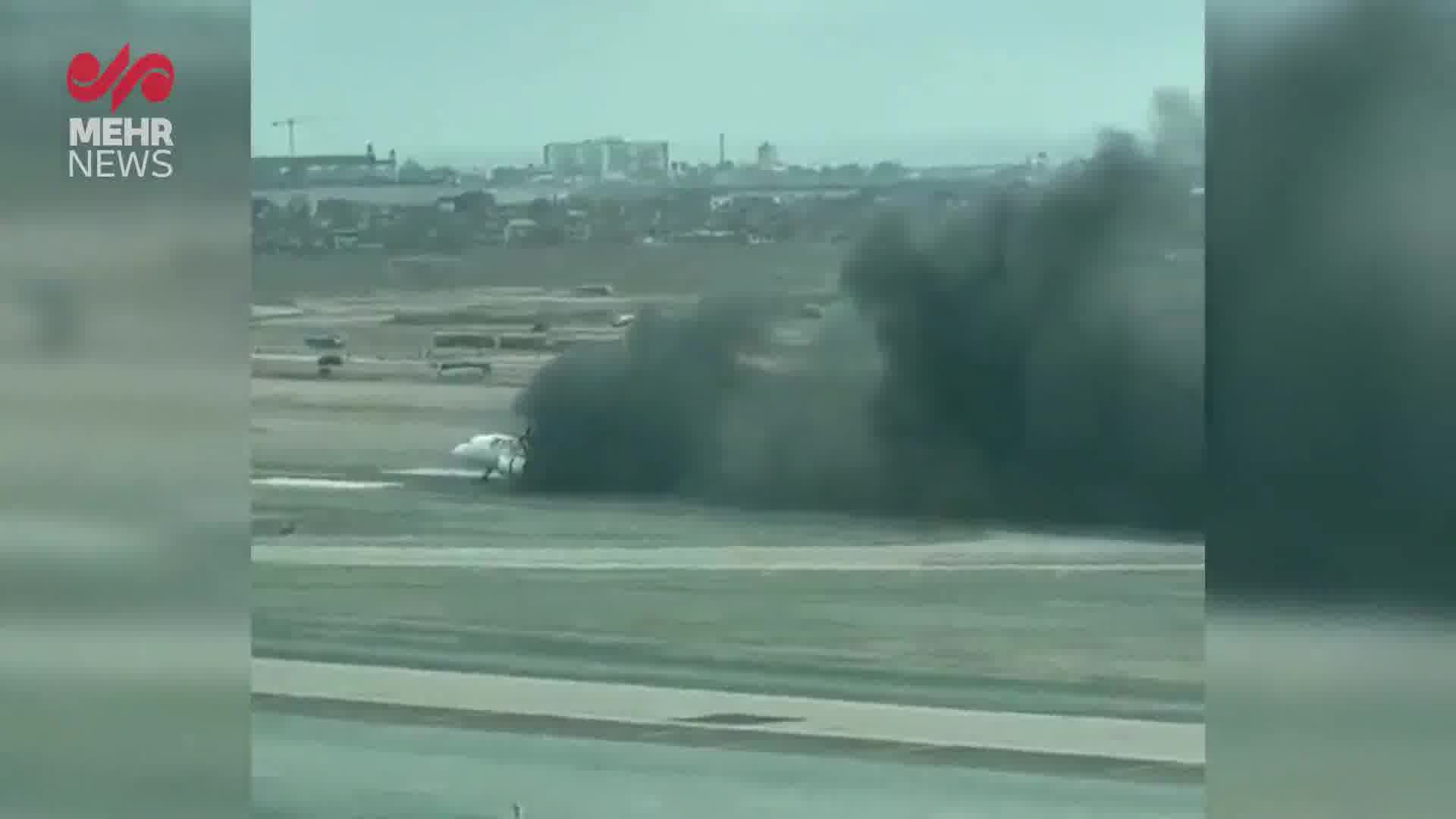 برخورد هواپیما با خودروی آتش  نشانی در باند فرودگاه