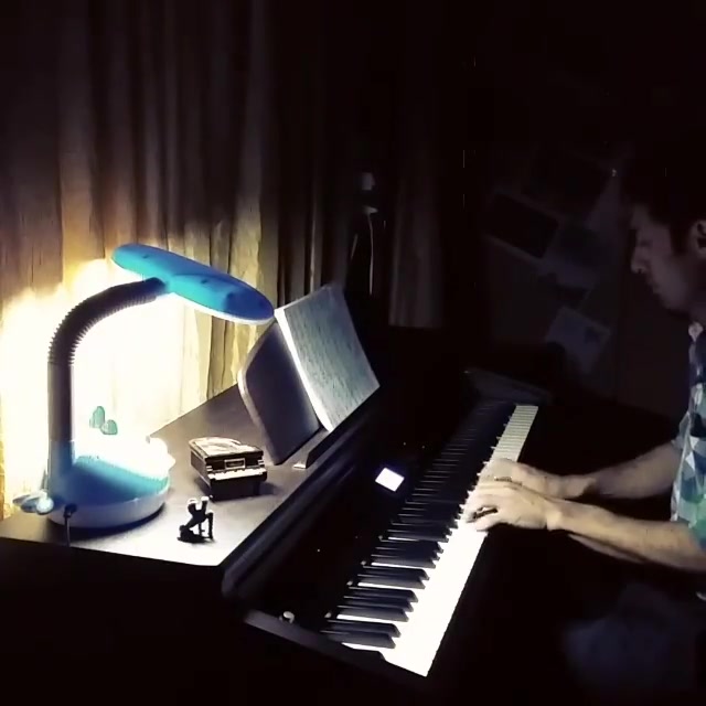 نواختن قطعه خالق با پیانو