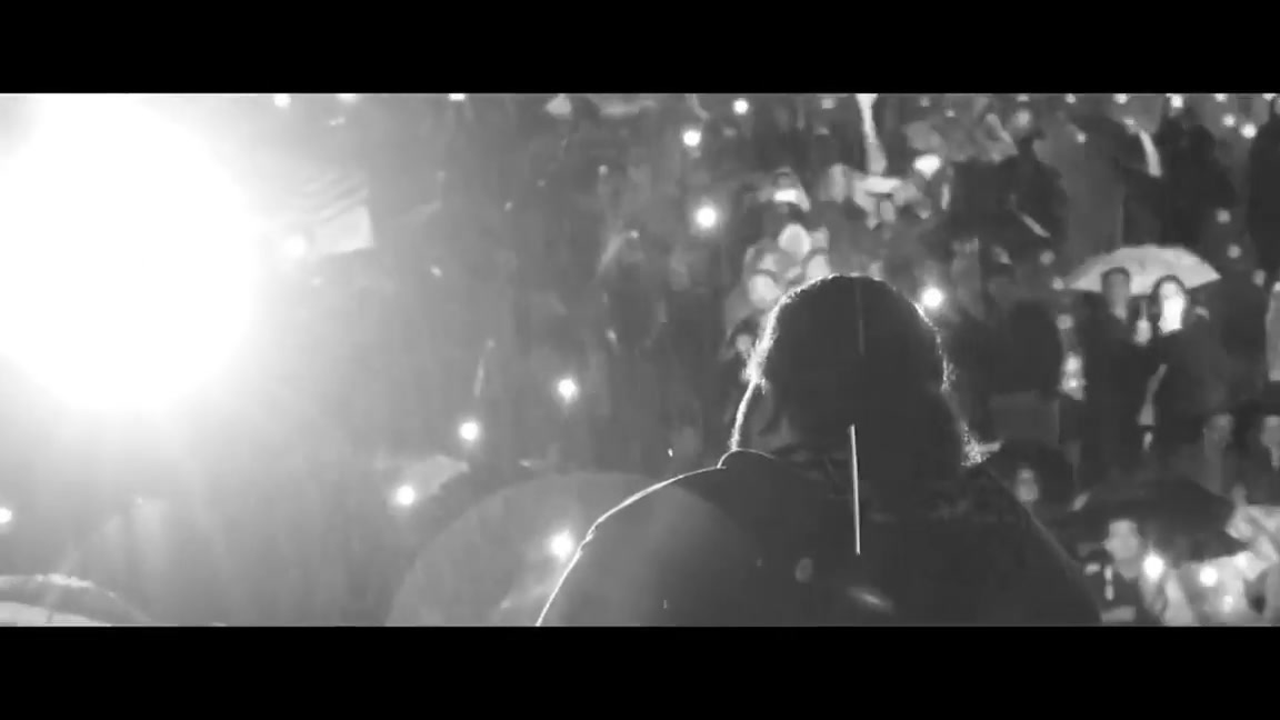 ویدیو اجرای زنده اهنگ گمونم رضا صادقی در کنسرت اصفهان
