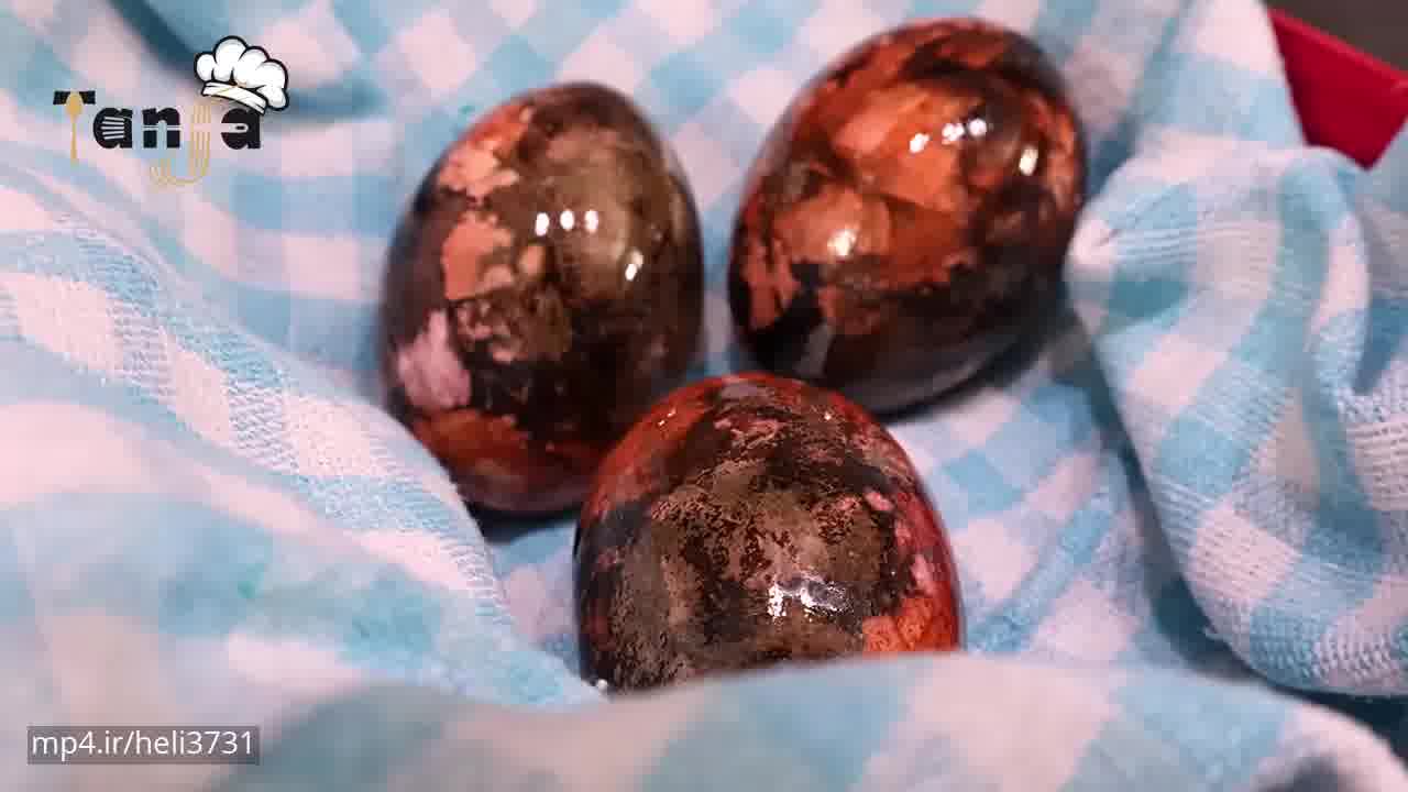 آموزش رنگ آمیزی تخم مرغ با پوسته پیاز