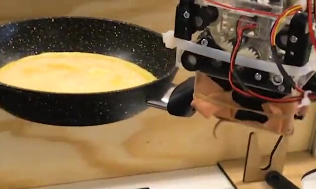 رباتی که برای شما املت می پزد